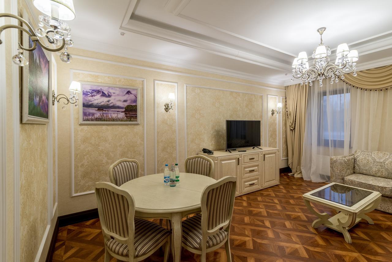 Krts Korona Hotel Sudilovichi Kültér fotó