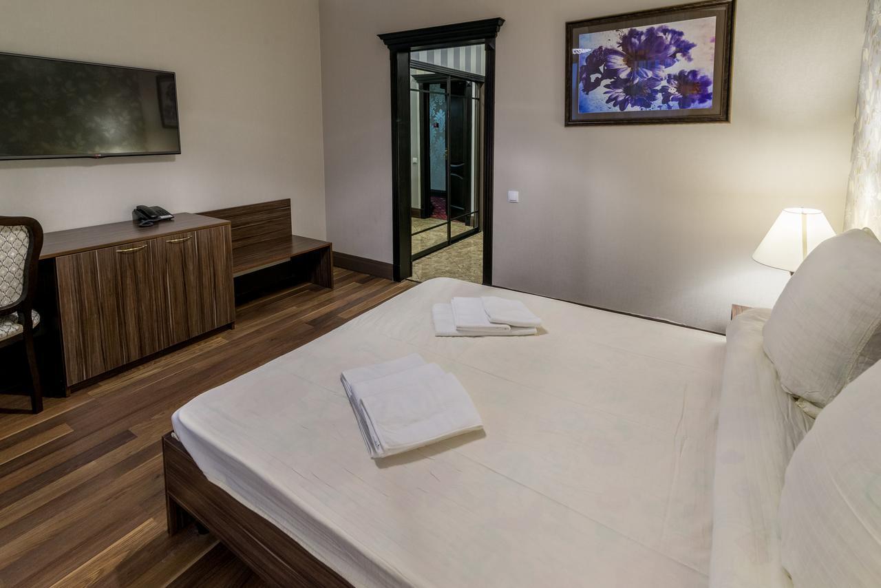 Krts Korona Hotel Sudilovichi Kültér fotó
